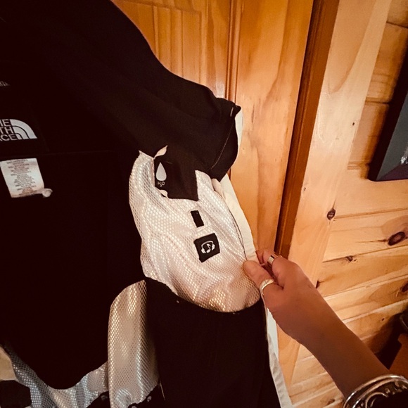 The North Face Black and Beige Jacket - Picture 7 of 13